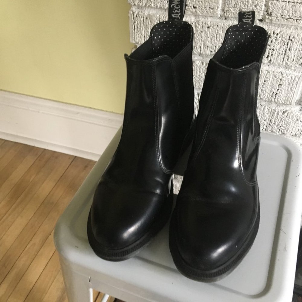 Dr. Martens Flora Women's Smooth Leather Chelsea Boots in Black- size 9